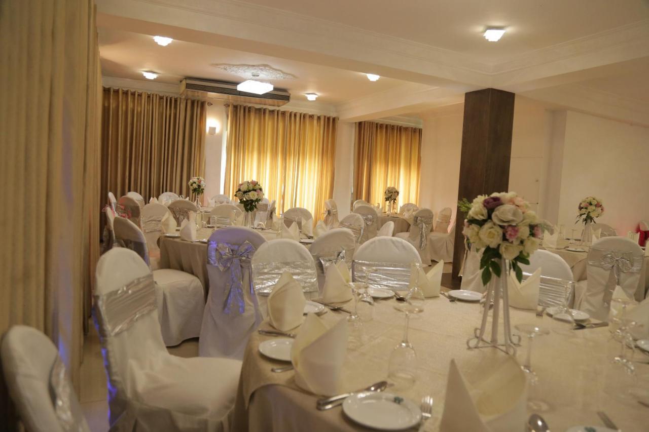 The Royal Mall Kandy Dış mekan fotoğraf